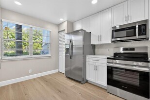 12500 SW 5th Ct in Pembroke Pines, FL - Building Photo
