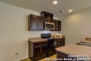 7710 Stable in San Antonio, TX - Building Photo - Building Photo