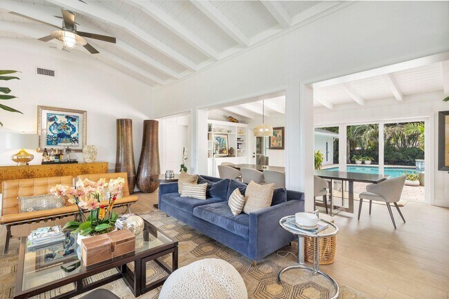7311 W Lake Dr in West Palm Beach, FL - Building Photo - Building Photo