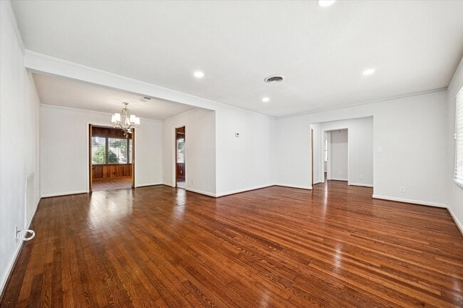 4802 Holly St in Bellaire, TX - Building Photo - Building Photo