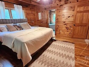 306 Henry Dingus Way in Maggie Valley, NC - Building Photo - Building Photo