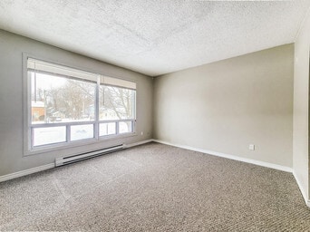 Wellington Court in Fergus, ON - Building Photo - Building Photo