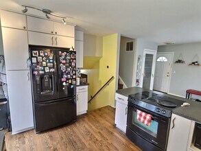 540 Caren Dr in Buffalo Grove, IL - Building Photo - Building Photo