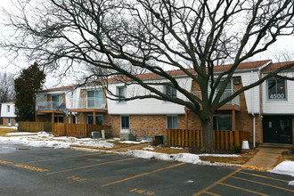 King's Walk Condominiums in Rolling Meadows, IL - Building Photo - Building Photo