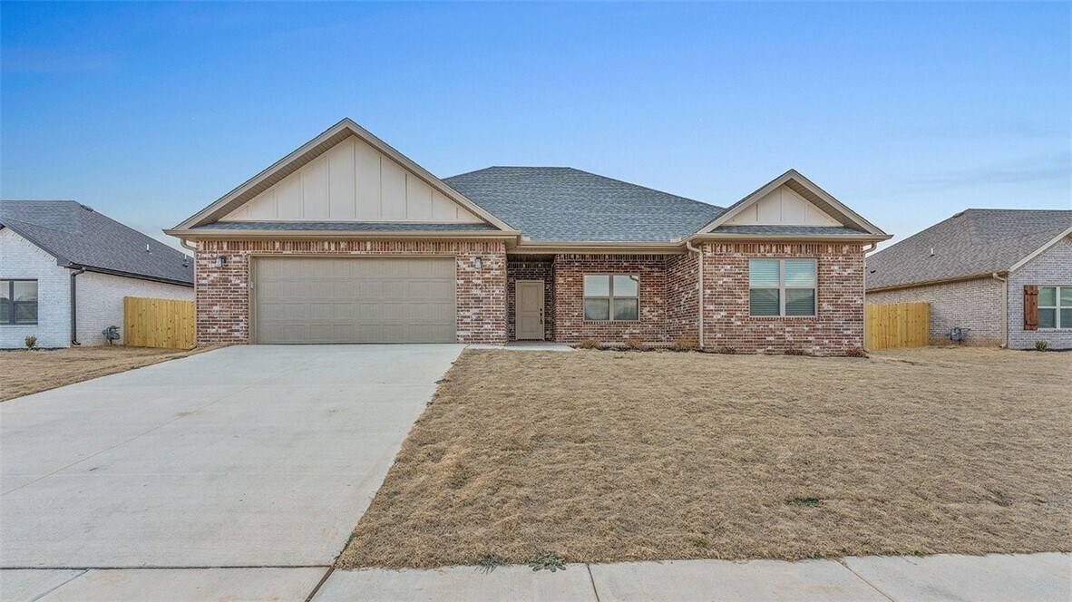 123 N Banner Ave in Farmington, AR - Building Photo