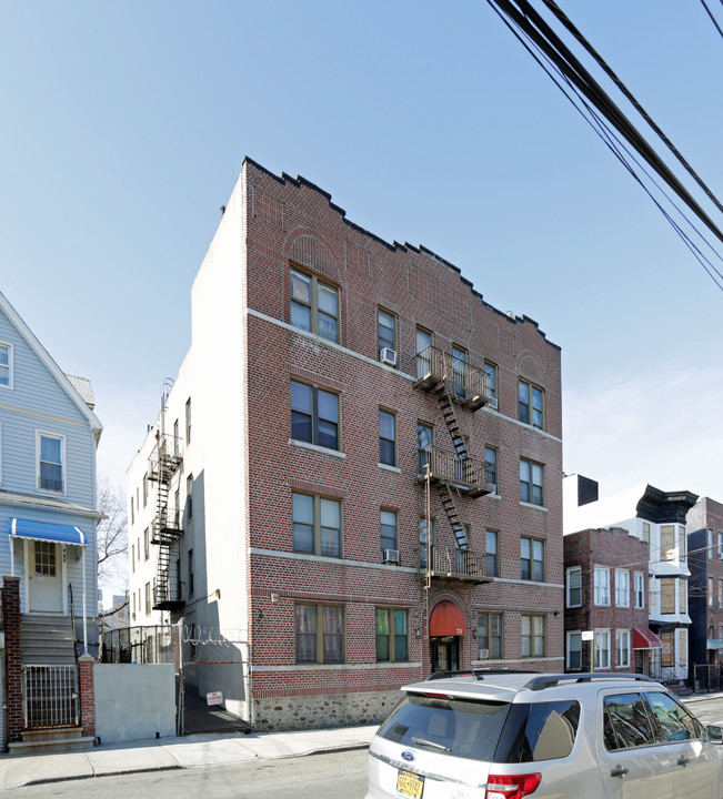 724 E 216th in Bronx, NY - Building Photo