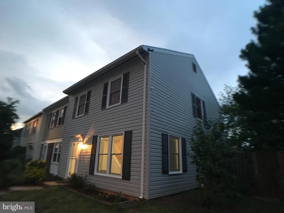 8970 Miles Pl in Manassas, VA - Building Photo