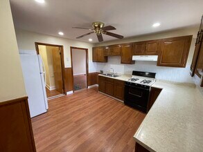 227 Holland St, Unit 2 in Somerville, MA - Building Photo - Building Photo