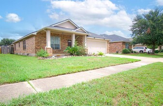 17218 Hollow Sands Ct in Houston, TX - Building Photo - Building Photo