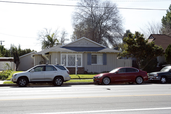 13454 Burbank Blvd in Sherman Oaks, CA - Building Photo - Primary Photo