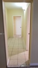 319 NE 171 St-Unit -0 in North Miami Beach, FL - Foto de edificio - Building Photo