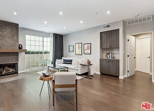 930 N Doheny Dr in West Hollywood, CA - Building Photo - Building Photo