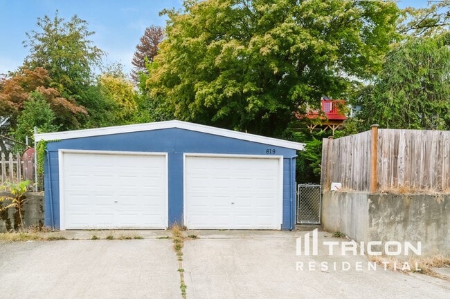 property at 819 Merrill Pl W