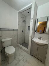 119 E 87th St in Los Angeles, CA - Foto de edificio - Building Photo