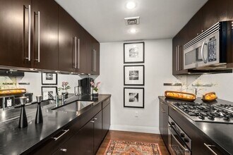 426 Massachusetts Ave, Unit 302 in Boston, MA - Foto de edificio - Building Photo