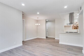 2343 E 17th St, Unit 101 in Long Beach, CA - Foto de edificio - Building Photo