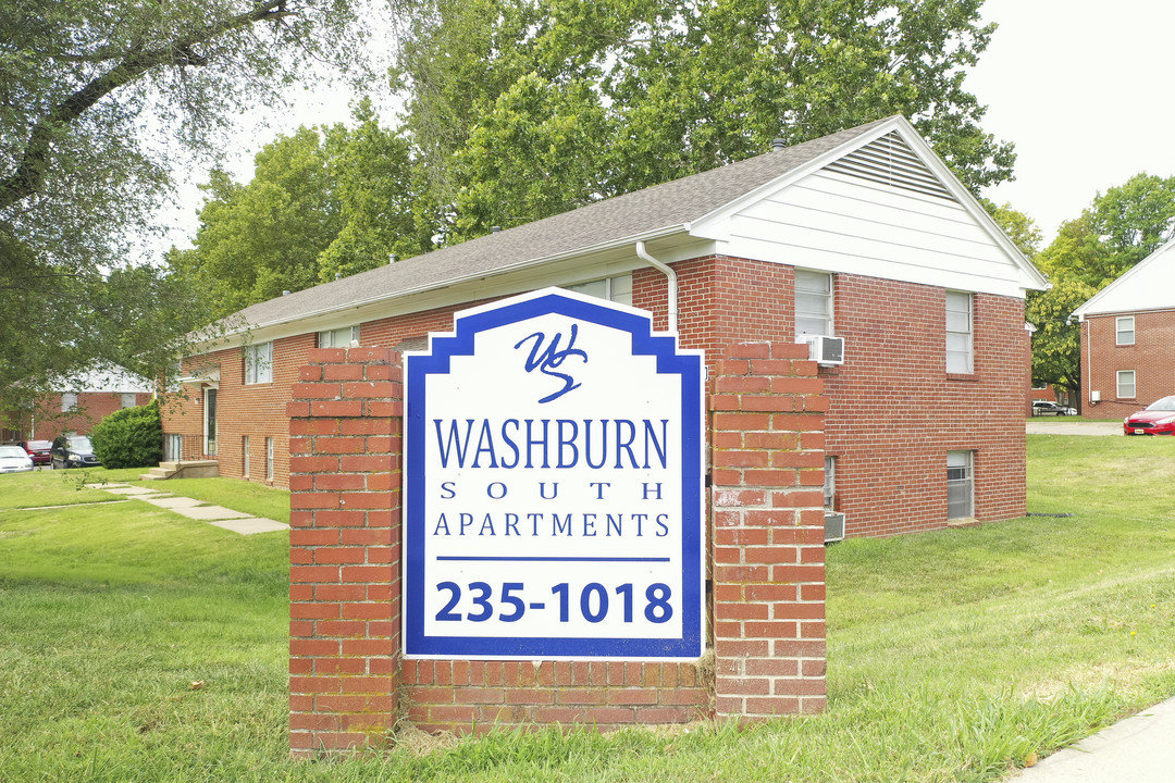 Washburn South in Topeka, KS - Foto de edificio