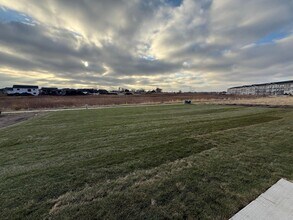 2324 Sweetgrass Dr in Brookings, SD - Foto de edificio - Building Photo