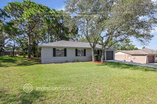 1429 Regina Dr W in Largo, FL - Building Photo