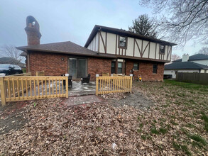 3768 E Carmel Dr in Carmel, IN - Building Photo - Building Photo