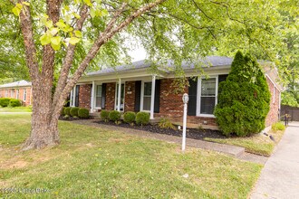 2901 Creekside Dr in Louisville, KY - Foto de edificio - Building Photo