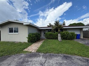 1130 NW 83rd Way in Pembroke Pines, FL - Building Photo - Building Photo