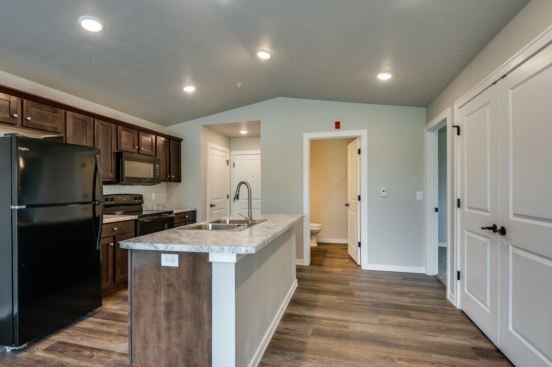 Fox Crossing Creek Apartments in Neenah, WI - Building Photo