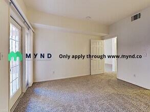 10553 Pine Pointe Ave-Unit -Unit 102 in Las Vegas, NV - Building Photo - Building Photo