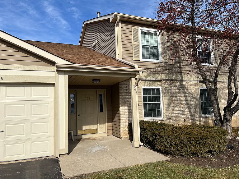 215 Brett Cir, Unit 215 Brett Cir in Wauconda, IL - Building Photo