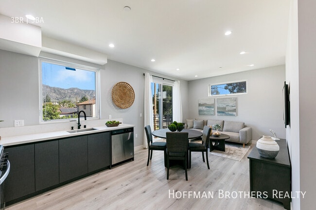 13621 N Fellows Ave in Sylmar, CA - Foto de edificio - Building Photo