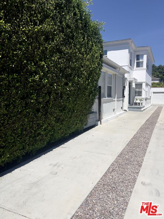 926 S Holt Ave in Los Angeles, CA - Building Photo - Building Photo