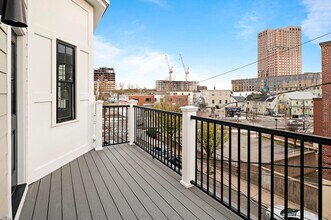 65 Merriam St, Unit 2 in Somerville, MA - Building Photo - Building Photo