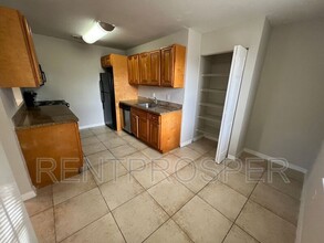 4031 Versailles Dr in Orlando, FL - Building Photo - Building Photo