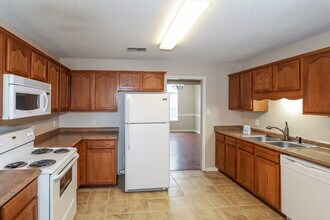 10255 Green Moss Dr S in Cordova, TN - Foto de edificio - Building Photo