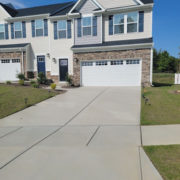 10454 Dalton Woods Ct NW in Huntersville, NC - Building Photo