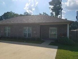 105 Velvin Dr in Hallsville, TX - Building Photo