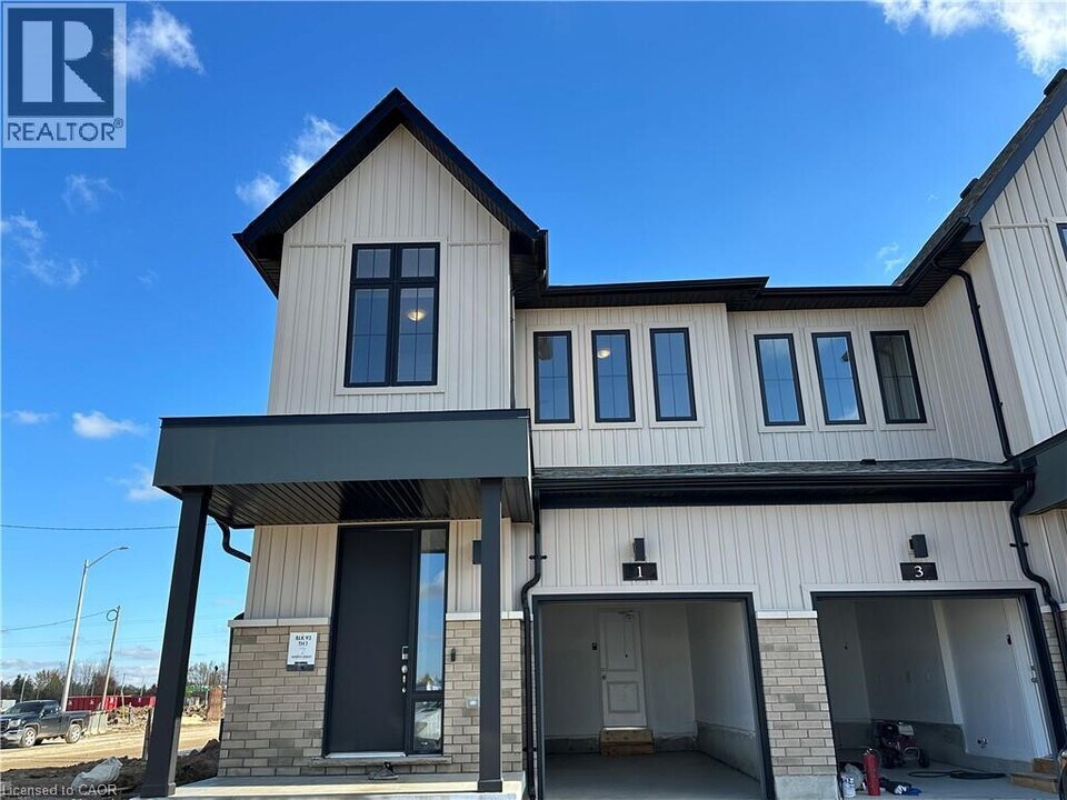 1 WORTH St in Stratford, ON - Building Photo