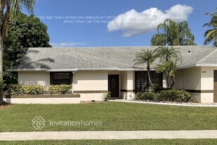 13668 Folkestone Ct in Wellington, FL - Building Photo