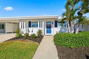 573 Spanish Dr N in Longboat Key, FL - Building Photo