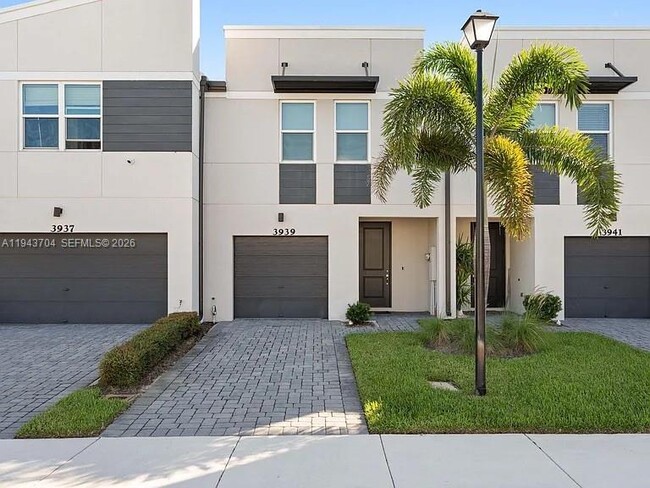 3939 SE Mentmore Ln in Stuart, FL - Building Photo - Building Photo