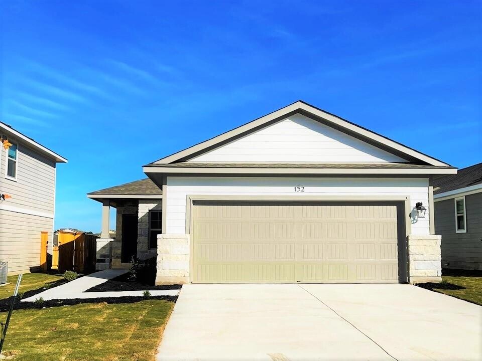 152 Old Stagecoach Rd in Jarrell, TX - Foto de edificio
