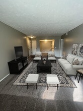 38th Place in Omaha, NE - Foto de edificio - Building Photo