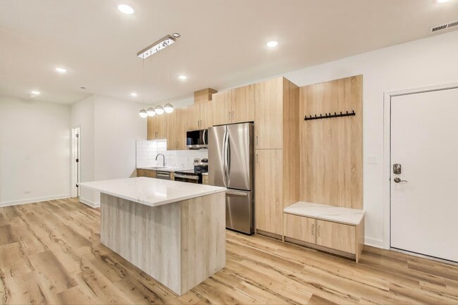 property at 5126 S Kenwood Ave