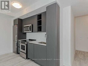 251-2251 Manitoba St in Toronto, ON - Building Photo - Building Photo