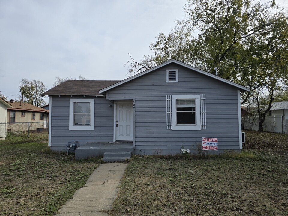 404 N 2nd St in Copperas Cove, TX - Building Photo