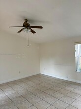 9848 SW 117th Pl in Miami, FL - Foto de edificio - Building Photo