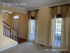 752 Holly Hill Dr in Barboursville, VA - Building Photo - Building Photo