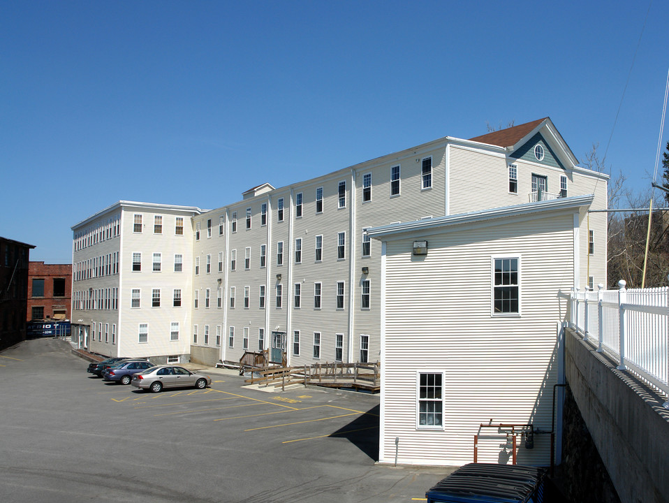 148 Allen St in Woonsocket, RI - Foto de edificio