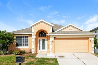 323 Higher Combe Dr in Davenport, FL - Building Photo - Building Photo