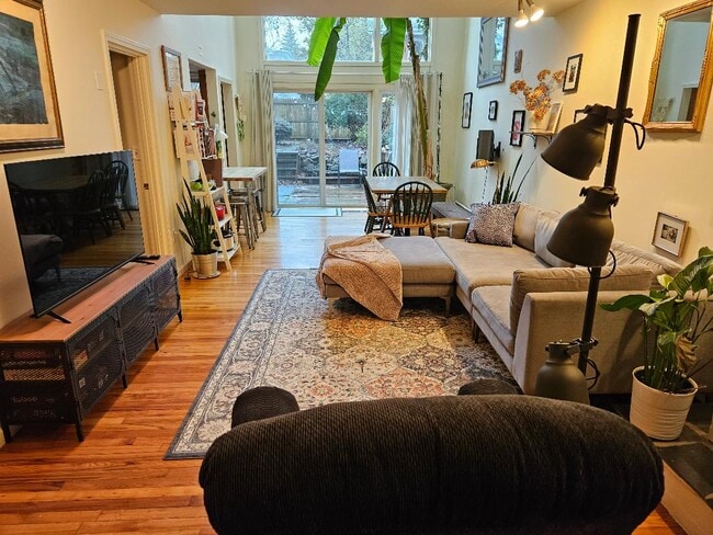 155 Bradley St, Unit #1 in New Haven, CT - Foto de edificio - Building Photo